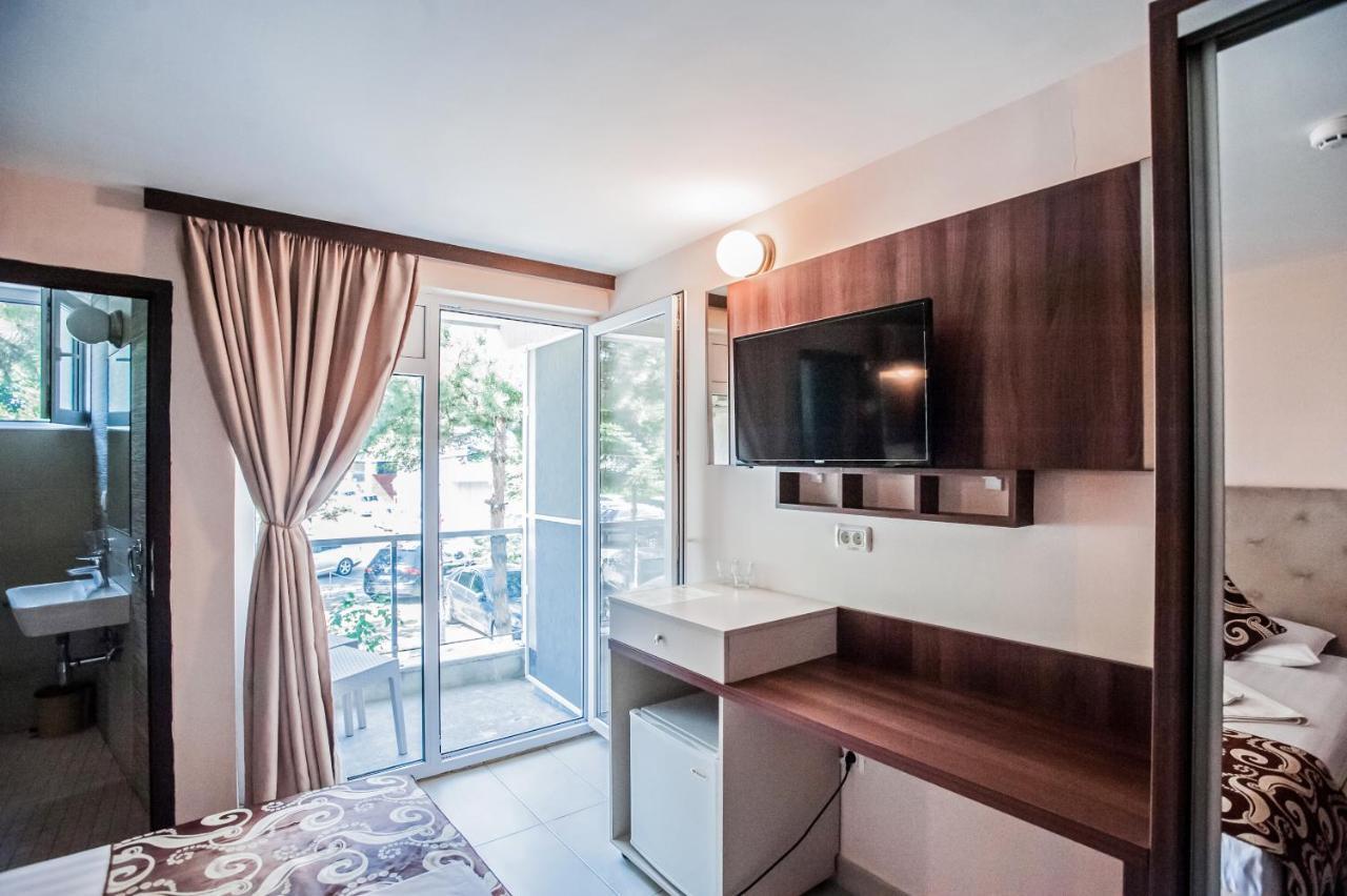 Jijo'S Hotel Mamaia Bagian luar foto