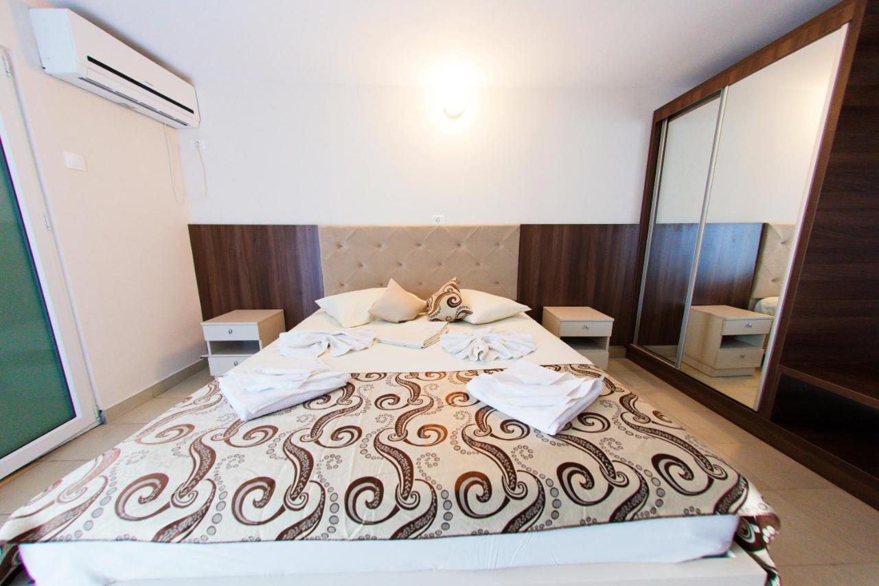 Jijo'S Hotel Mamaia Bagian luar foto