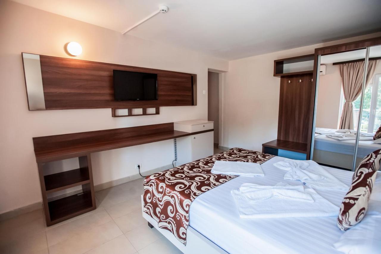 Jijo'S Hotel Mamaia Bagian luar foto