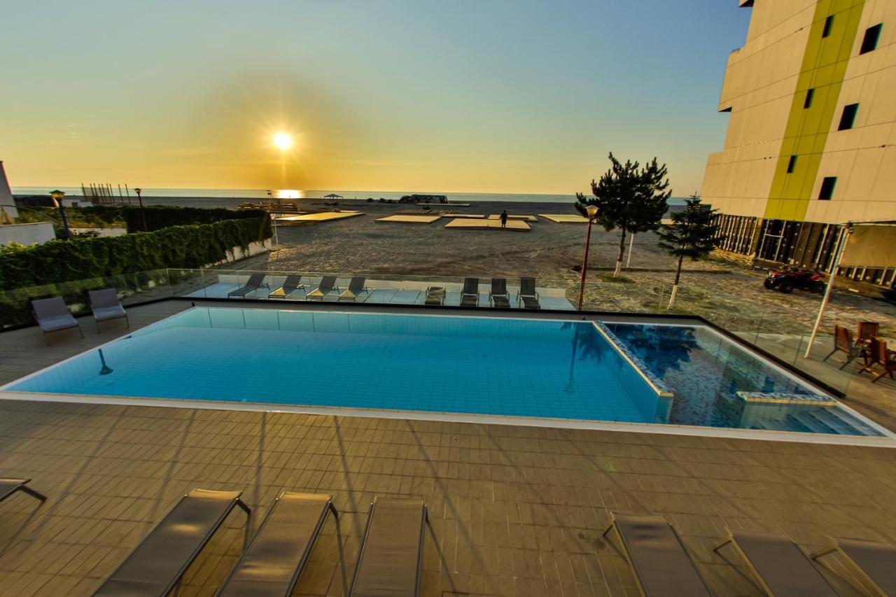 Jijo'S Hotel Mamaia Bagian luar foto