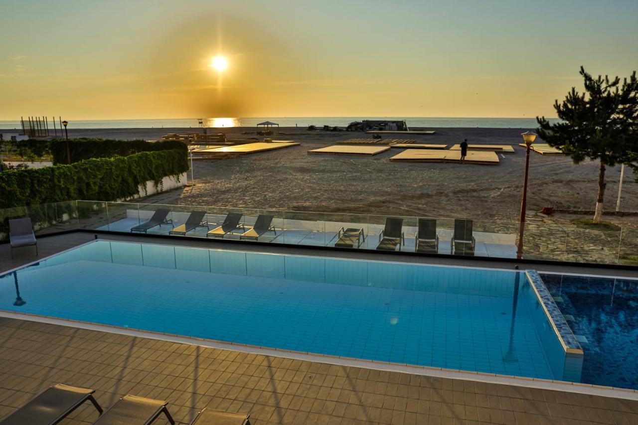 Jijo'S Hotel Mamaia Bagian luar foto