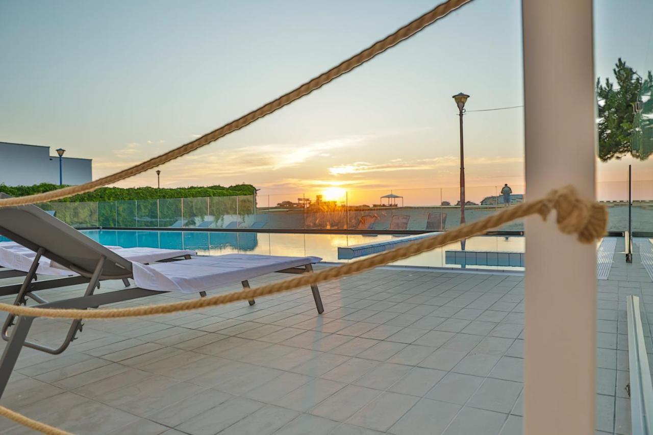 Jijo'S Hotel Mamaia Bagian luar foto