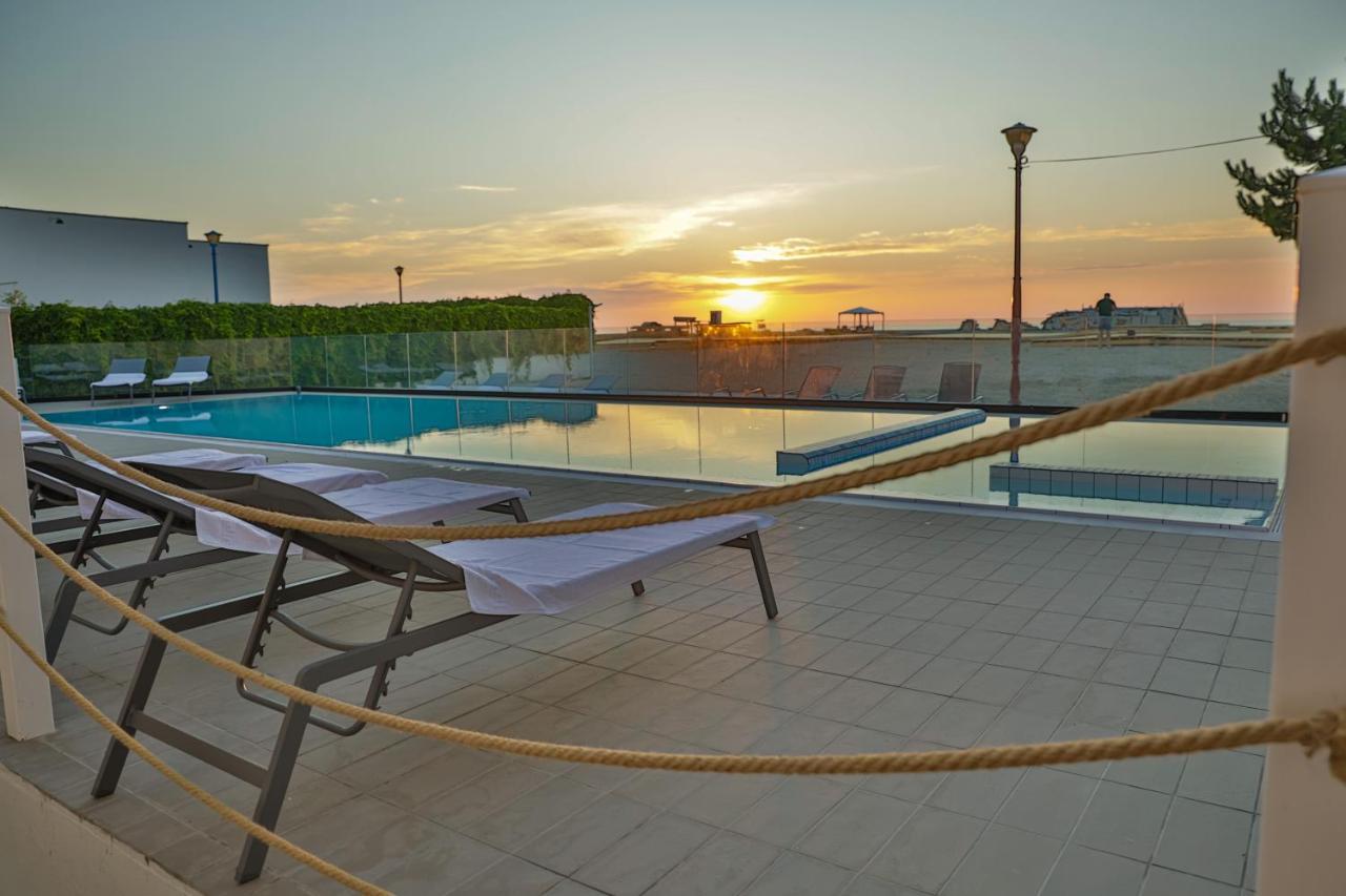 Jijo'S Hotel Mamaia Bagian luar foto