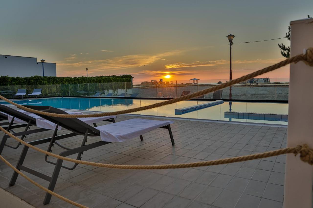 Jijo'S Hotel Mamaia Bagian luar foto