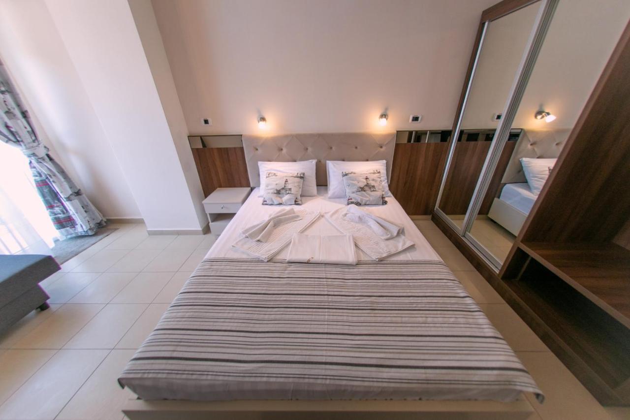 Jijo'S Hotel Mamaia Bagian luar foto