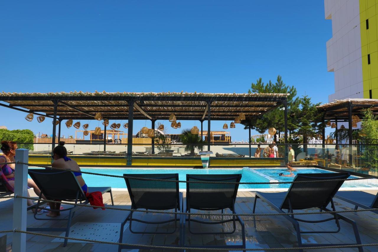 Jijo'S Hotel Mamaia Bagian luar foto