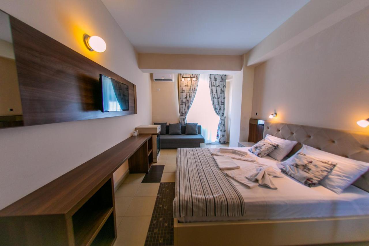 Jijo'S Hotel Mamaia Bagian luar foto