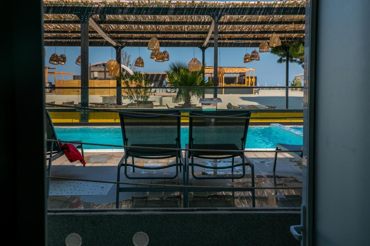 Jijo'S Hotel Mamaia Bagian luar foto
