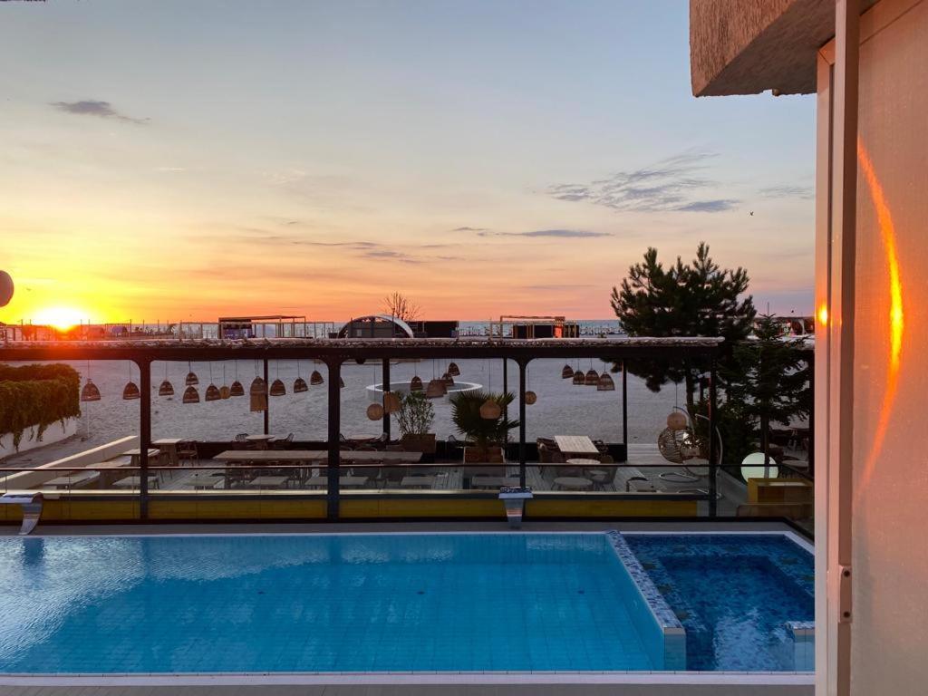 Jijo'S Hotel Mamaia Bagian luar foto