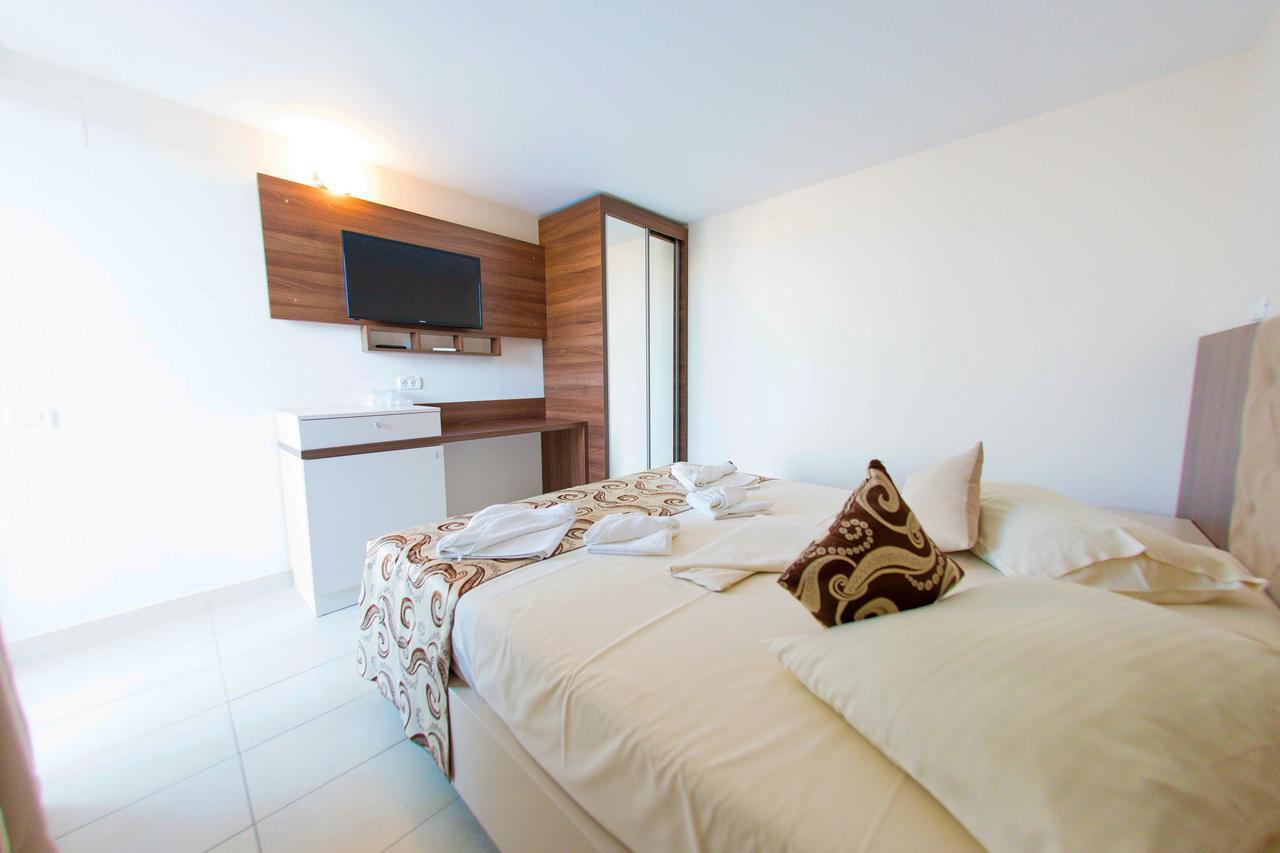 Jijo'S Hotel Mamaia Bagian luar foto