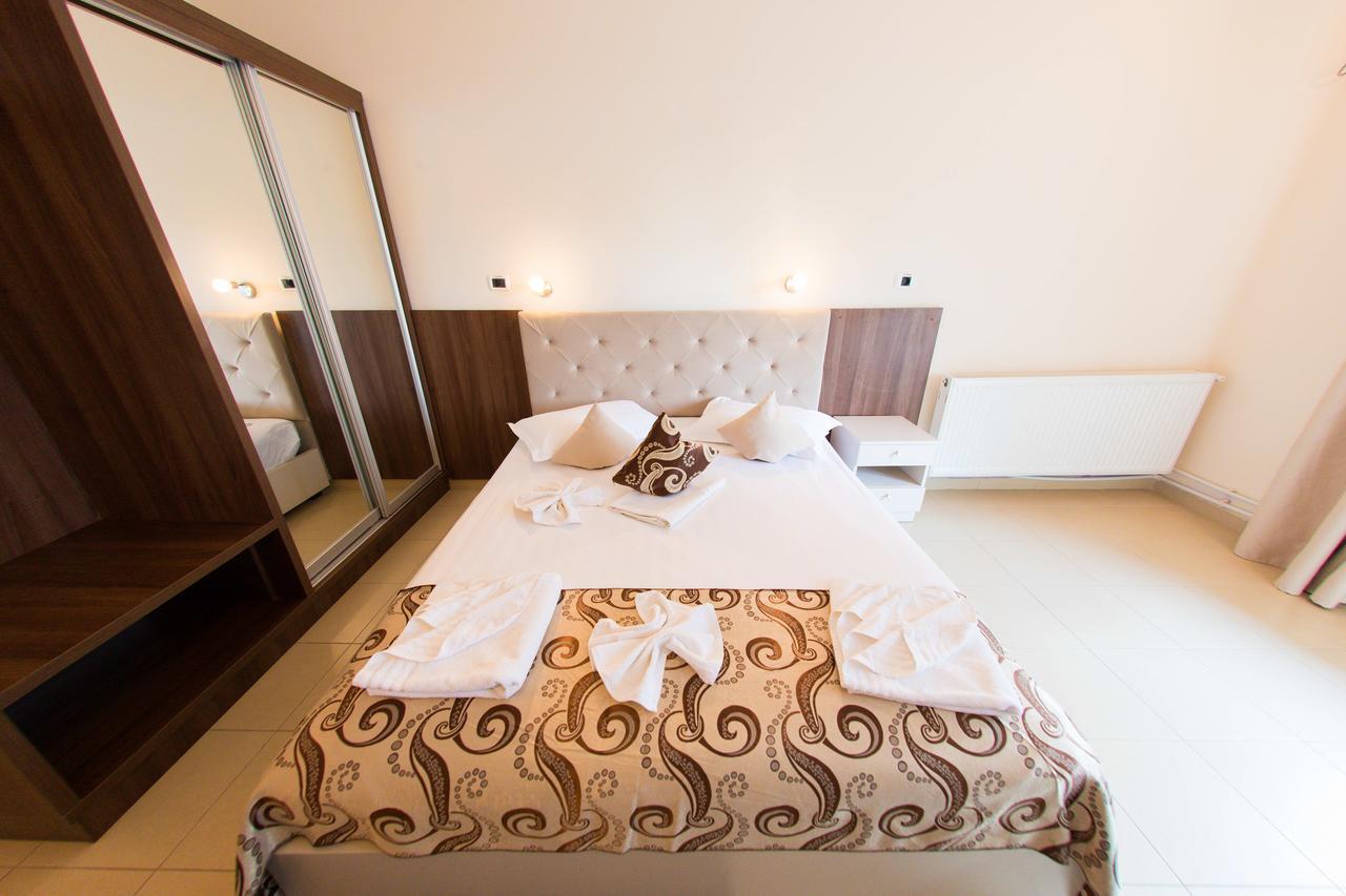 Jijo'S Hotel Mamaia Bagian luar foto