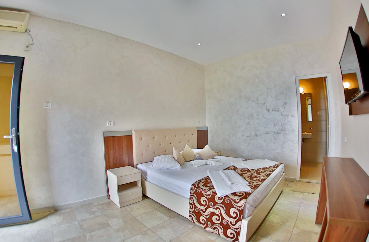 Jijo'S Hotel Mamaia Bagian luar foto